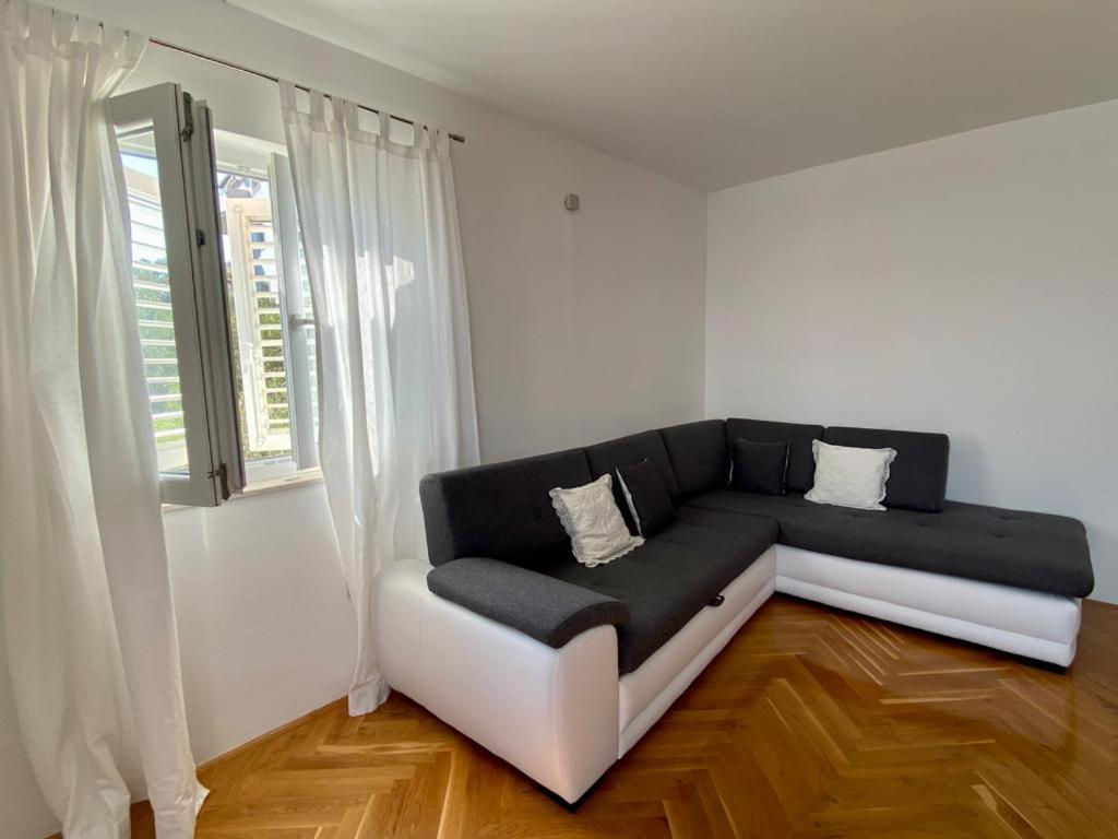 Panorama Apartment Jakov Omis Exterior photo